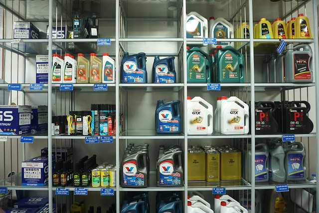 Showroom-phu-tung-oto-2