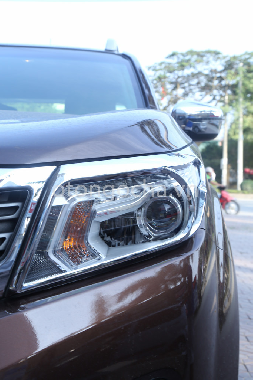 Viền đèn pha Nissan Navara 2015