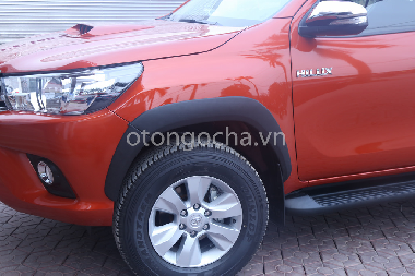 Ốp cua lốp Hilux Revo 2016