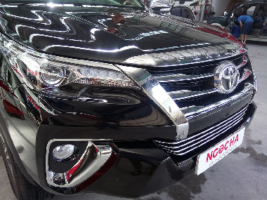 Mặt Ca Lăng Trên Có Chữ Fortuner 2017