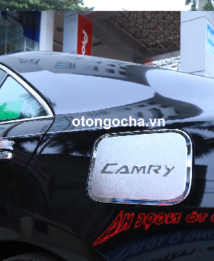 Ốp nắp xăng Toyota Camry 2015