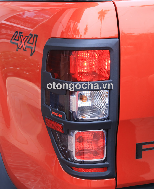 Ốp viền đèn hậu Ford Ranger 2013-2015