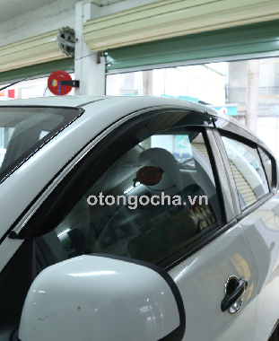 Vè mưa Nissan Sunny 2013