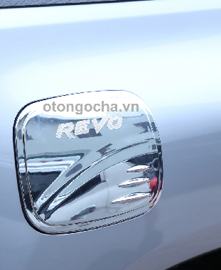 Ốp Nắp xăng Toyota Hilux Revo 2016