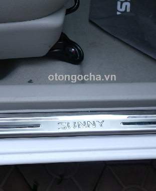 Ốp bậc ngoài Nissan Sunny 2013