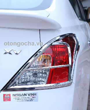 Viền đèn hậu Nissan Sunny 2013