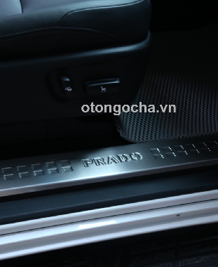 Ốp bậc trong Toyota Land Cruiser Prado 2014 - 2015 (không đèn)